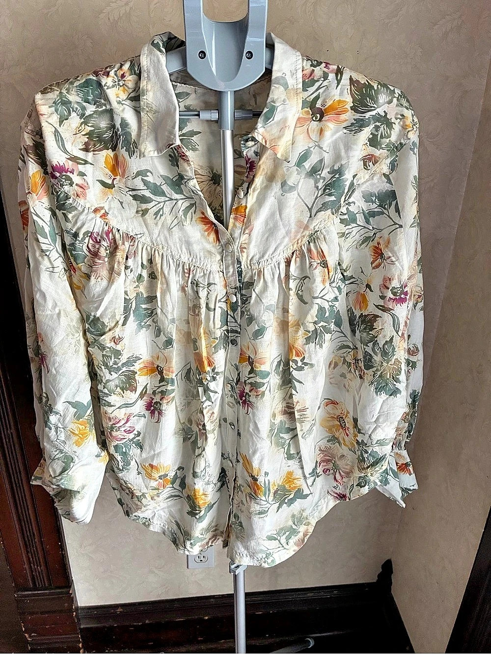 PILCRO Floral Long Sleeve Blouse in White & Green